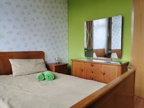 3 Schlafzimmer, Reisekinderbett, kostenloses WLAN, Bettwäsche