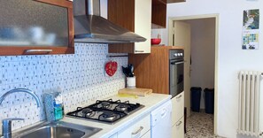 Frigorifero, microonde, forno, lavastoviglie