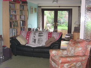 Smart TV - Rooms in Quiet Well Located Detached House (Paignton)