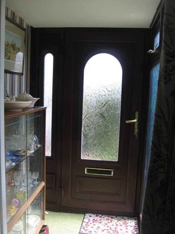 Interior - Rooms in Quiet Well Located Detached House (Paignton)