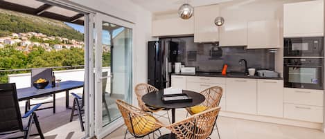 Apartment (Two Bedroom Apartment with Terrace) | Dining room