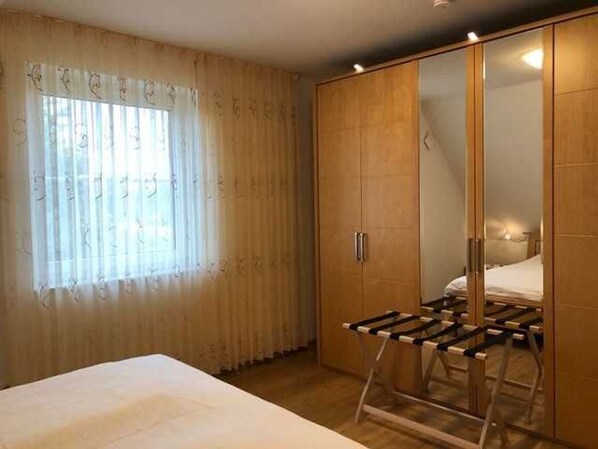 2 bedrooms, WiFi, bed sheets