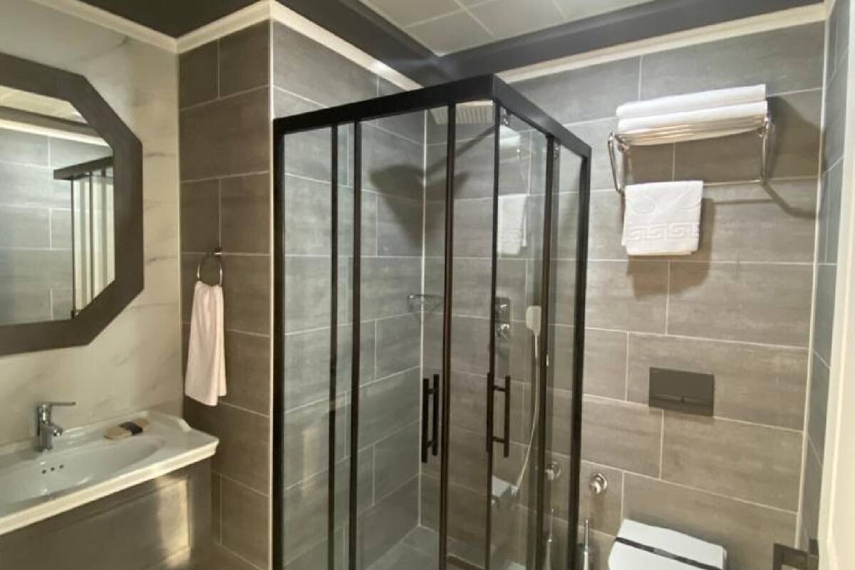 standard room, 1 bedroom | bathroom | shower, free toiletries, hair dryer, slippers