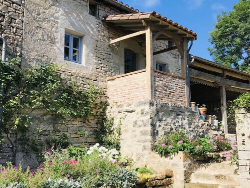 Maison D’Artist, 5 minutes from St Antonin Noble Val with Swimming River & Pools