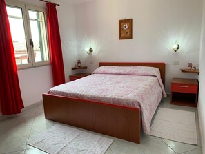 2 chambres, fer et planche à repasser, draps fournis