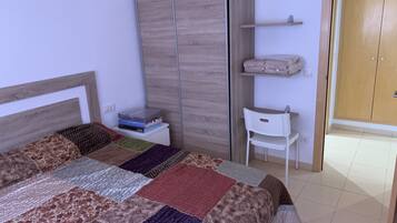 2 slaapkamers, een strijkplank/strijkijzer, gratis wifi, beddengoed