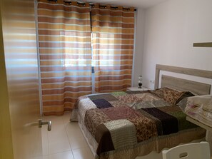 2 makuuhuonetta, silitysrauta/-lauta, ilmainen Wi-Fi, vuodevaatteet