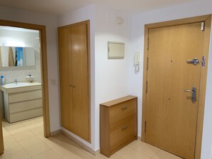 Kylpyamme, bidee, pyyhkeet, saippua