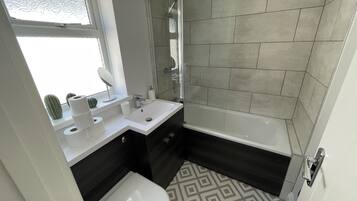 Comfort Apartment, Private Bathroom, City View | Bathroom