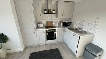 Comfort Apartment, Private Bathroom, City View | Shared kitchen