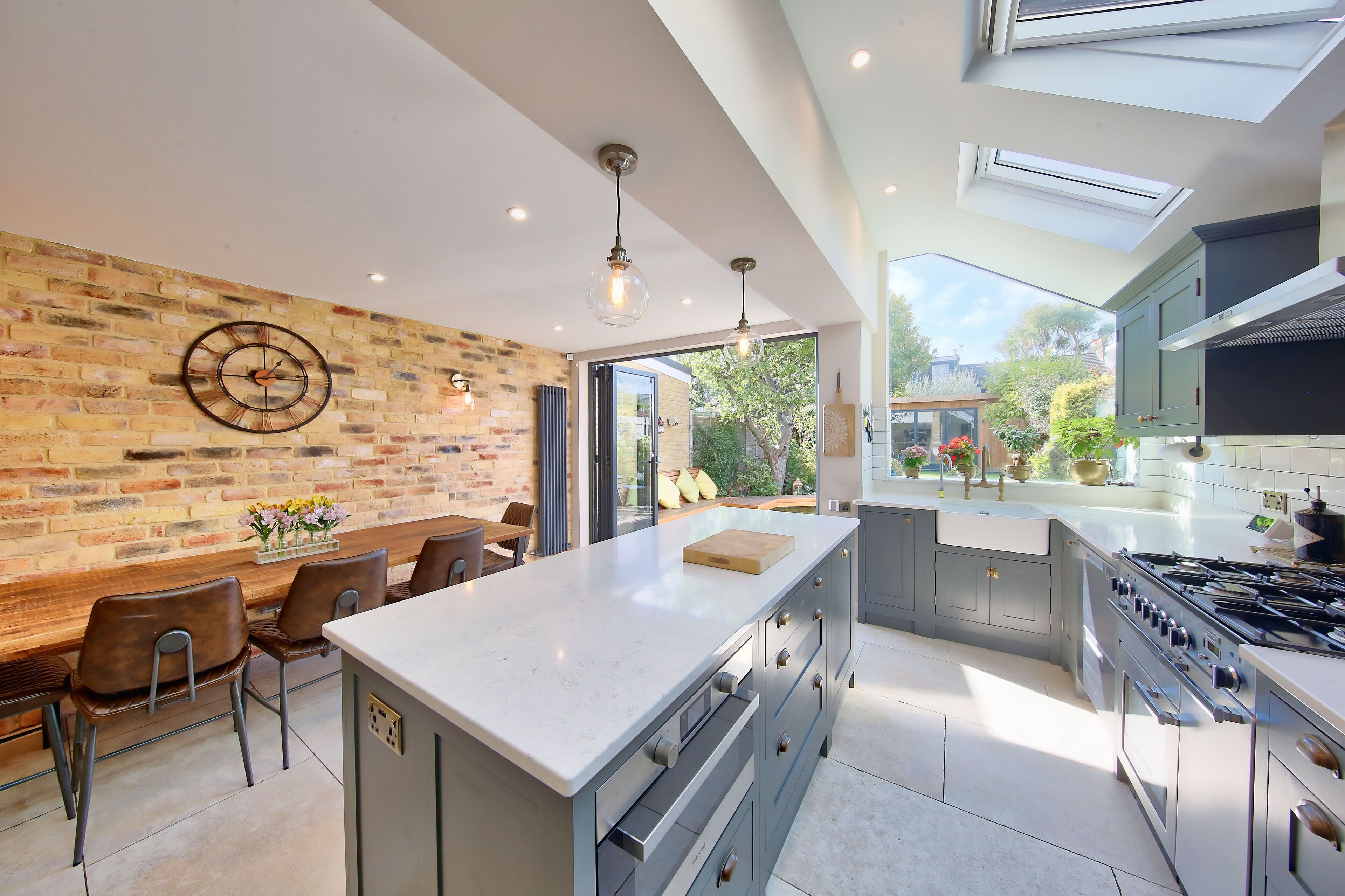 House | Private kitchen | Fridge, microwave, oven, stovetop