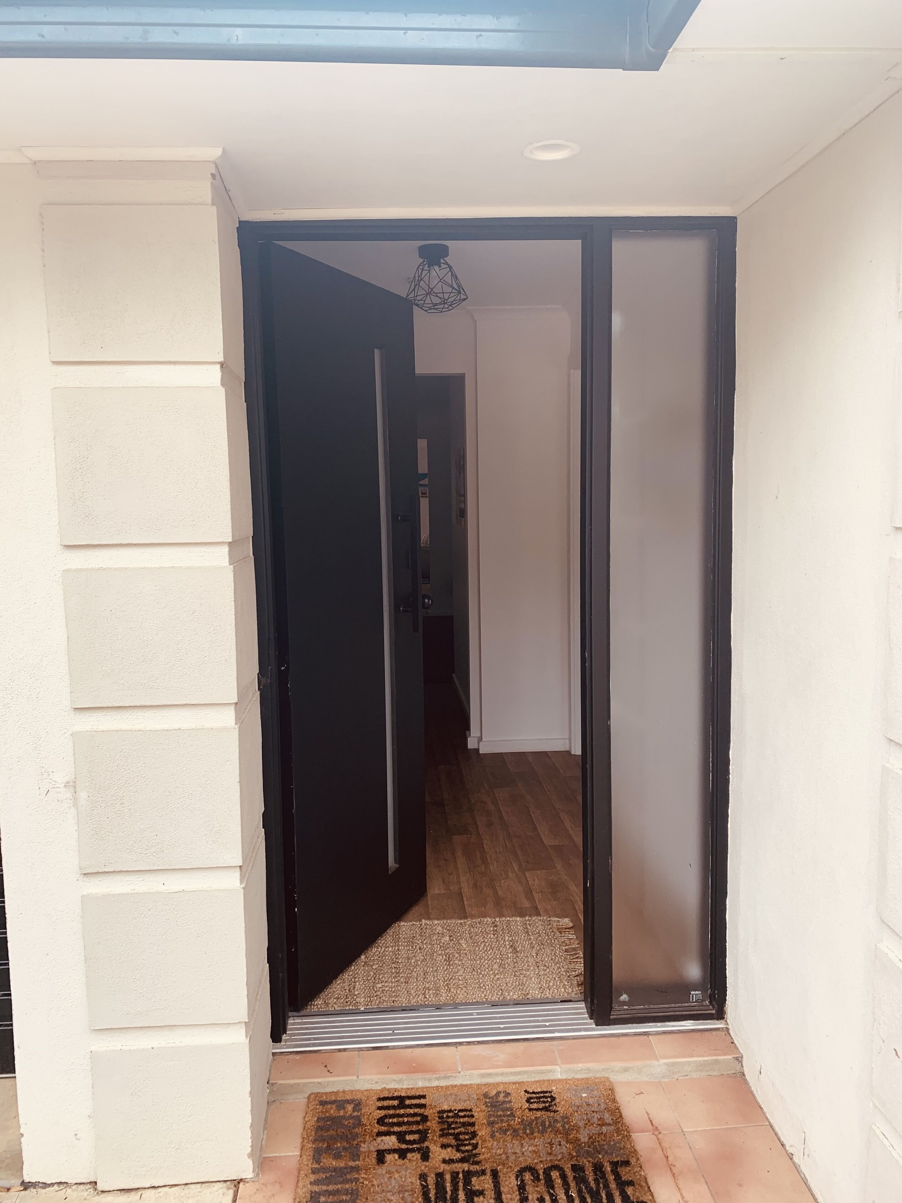 Modern country house set in the heart of the vines — image 3