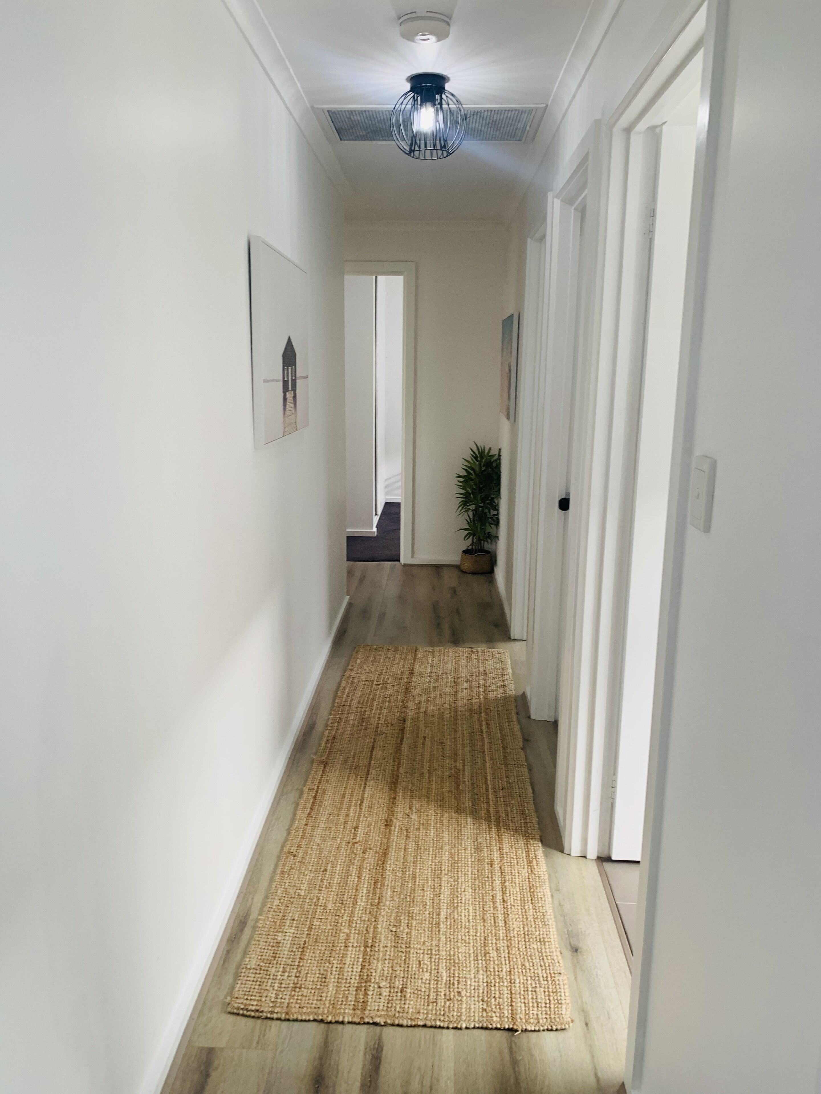 Modern country house set in the heart of the vines — image 7