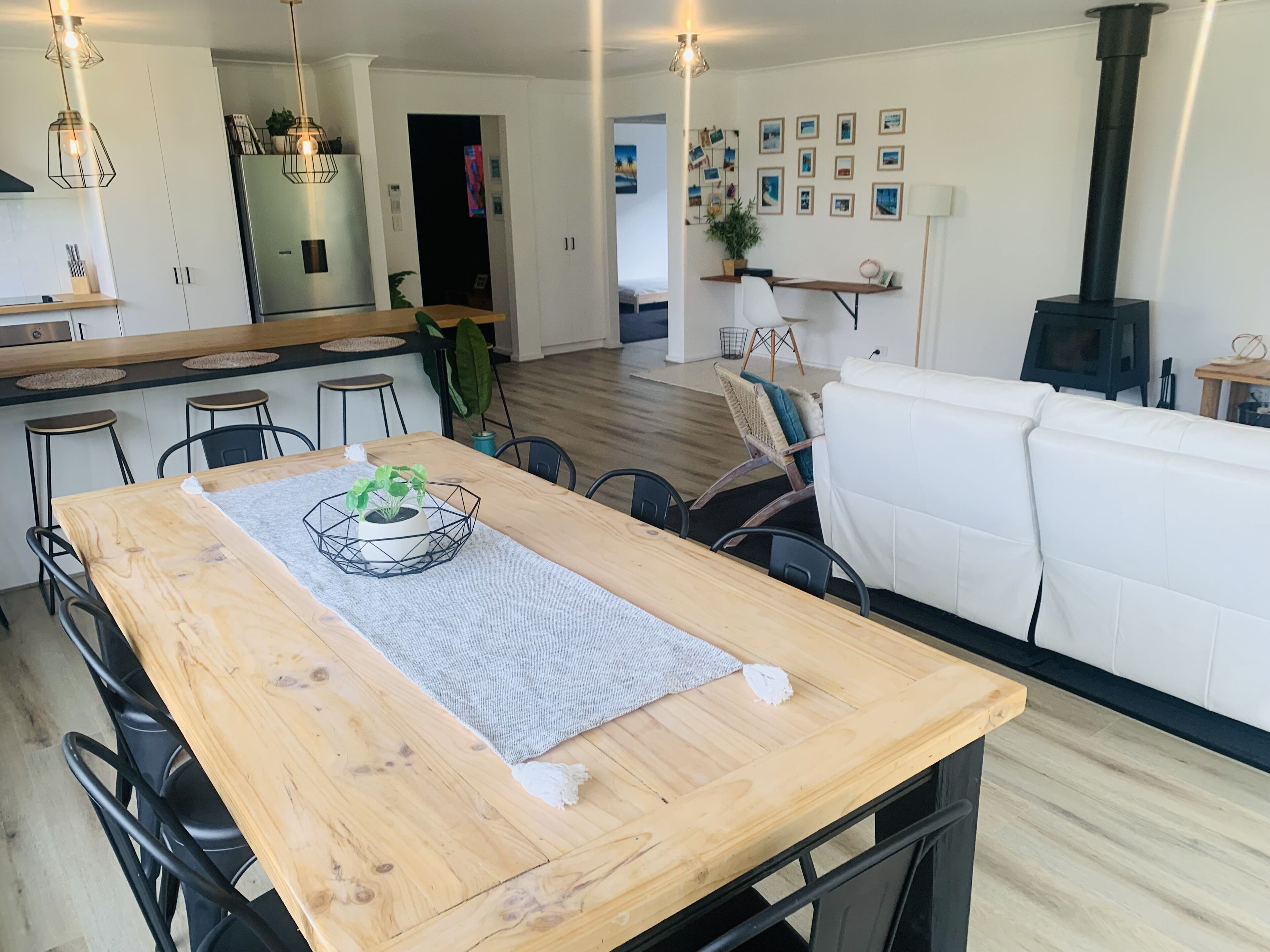 Modern country house set in the heart of the vines — image 14