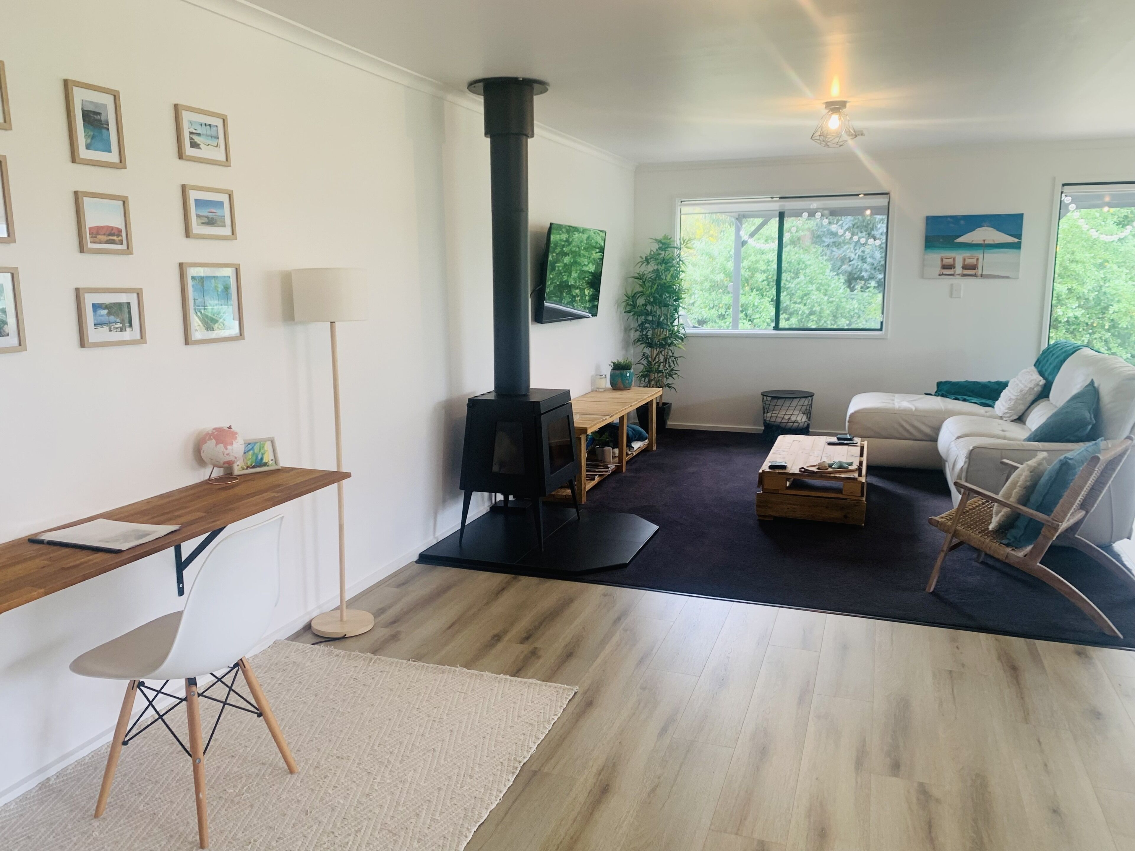 Modern country house set in the heart of the vines — image 10