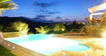 Pays de Bandol, studio room in character property