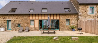 Country house with fireplace and terrace in Saint-James