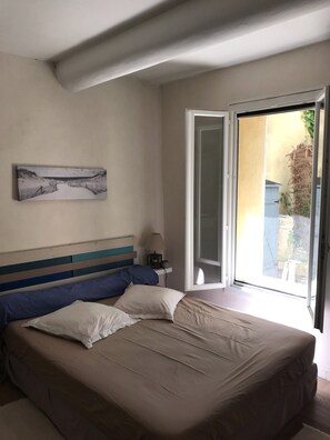 3 chambres, fer et planche à repasser, accès au Wi-Fi (inclus)