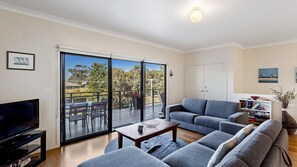 Living area - Lentara Breeze 84 Lentara Street  prestige holiday living (Fingal Bay)