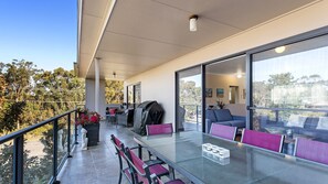 Outdoor dining - Lentara Breeze 84 Lentara Street  prestige holiday living (Fingal Bay)