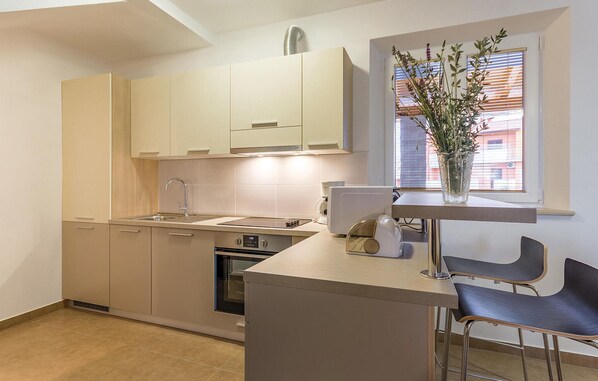 Kühlschrank, Herdplatte, Geschirrspüler