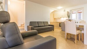TV - Cozy home in Bratulici (Bratulici)