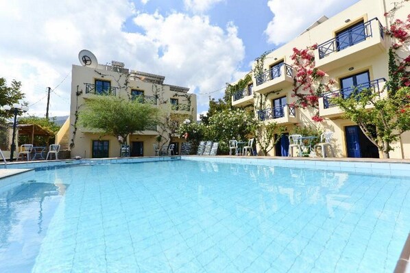 Outdoor pool - Mylos Apts (Hersonissos)