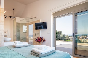 6 Schlafzimmer, Schreibtisch, BĂŒgeleisen/BĂŒgelbrett, Reisekinderbett