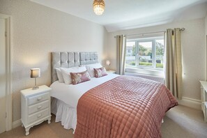 Hus | 2 sovrum, individuell inredning, unika möbler och strykjärn/strykbräda