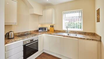 House | Private kitchen | Fridge, microwave, oven, stovetop