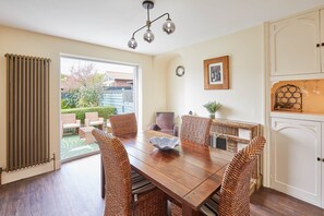 Ferienhaus | Essbereich im Zimmer