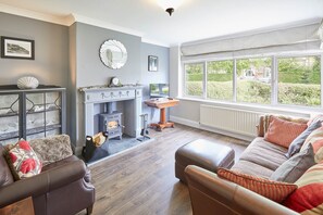 Hus | Vardagsrum | 32-tums platt-tv med digitalkanaler och tv