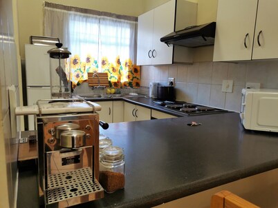 2 bed, 2 bath Ground Apartment, Menlyn