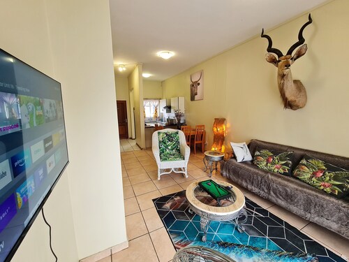 2 bed, 2 bath Ground Apartment, Menlyn