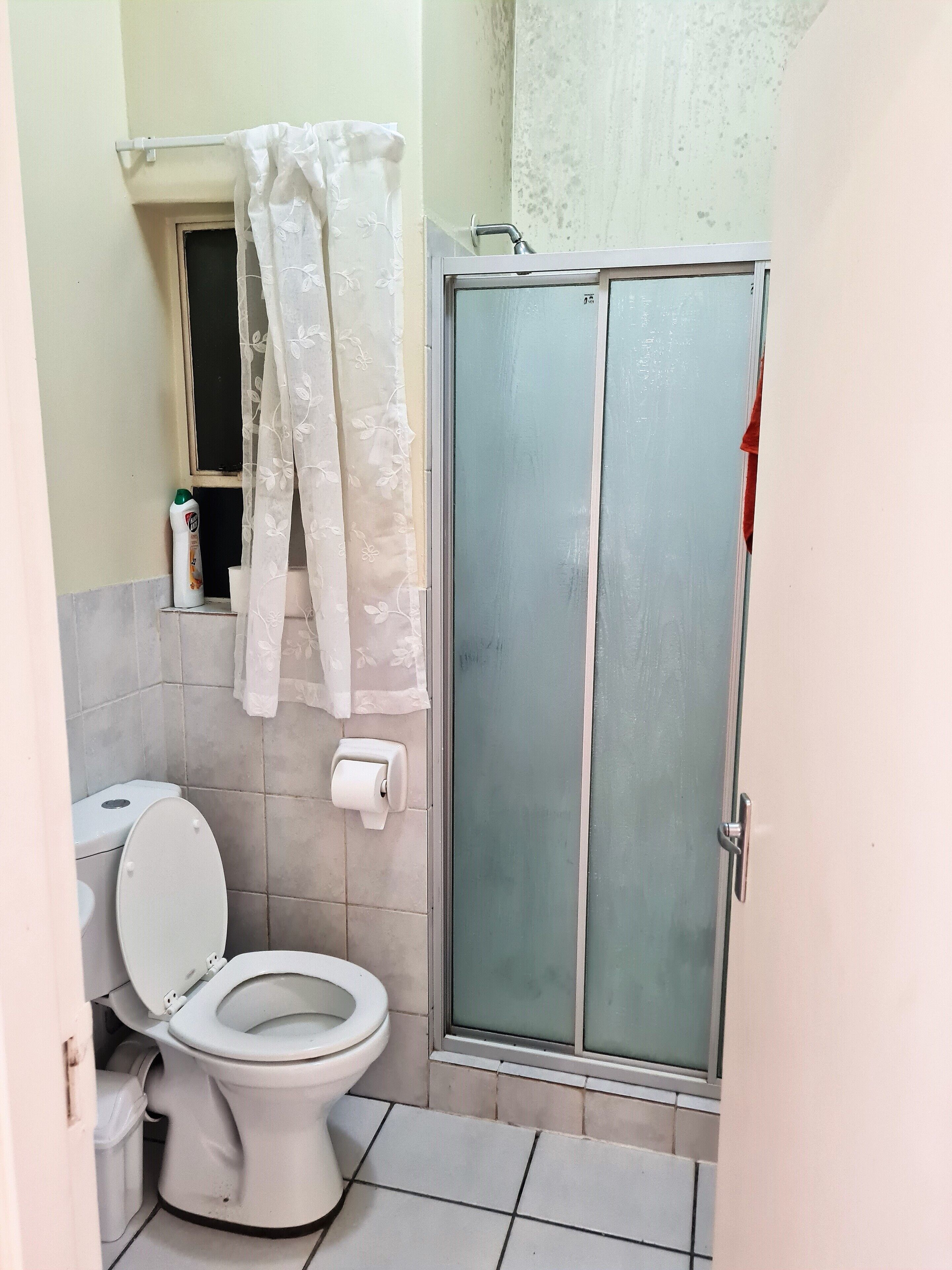 花灑/浴缸組合、坐浴桶、提供毛巾、廁紙