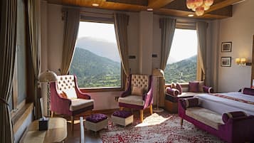 Mountain View Suite and Complimentary Unlimited Gondola Rides | Mountain view