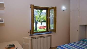3 Schlafzimmer, Zimmersafe, Schreibtisch, Bügeleisen/Bügelbrett