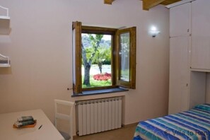3 slaapkamers, een kluis op de kamer, een bureau