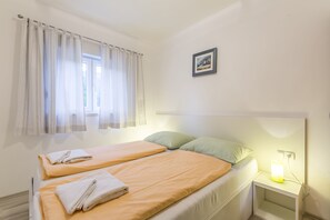 2 عدّة غرف نوم ومكواة/لوح كي وواي فاي مجانًا وملاءات أسرّة