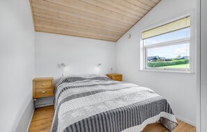 4 bedrooms, travel cot, free WiFi