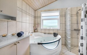 Shower - Beautiful home in Vinderup with sauna (Vinderup)