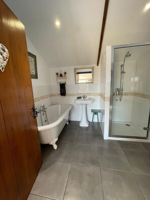 Bathroom - 1-bed Luxury Studio Apartment in Tregony, Truro (Truro)