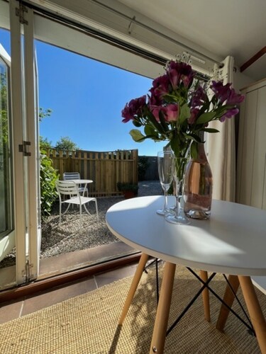 1-bed Sunny Studio Apartment in Tregony, Truro