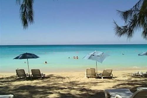 On the beautiful West Coast. Douglas, St. Peter, Barbados - Apt A