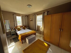 3 dormitorios, tabla de planchar con plancha, wifi gratis y ropa de cama