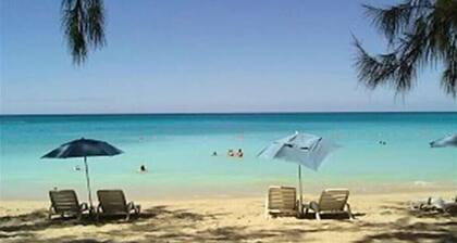 On the beautiful West Coast. Douglas, St. Peter, Barbados (Apt B)