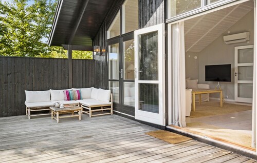 5 bedroom stunning home in Tisvildeleje