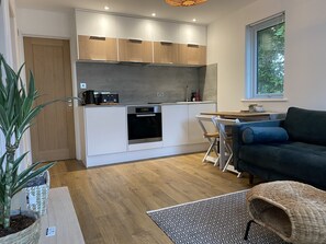 Apartment | Private kitchen | Fridge, microwave, oven, stovetop - Stunning 2-bed Self Contained Oasis in Eastbourne (Eastbourne)