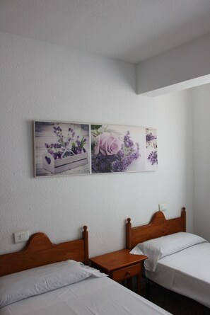 1 soverom, strykejern/-brett, wi-fi (inkludert) og sengetøy