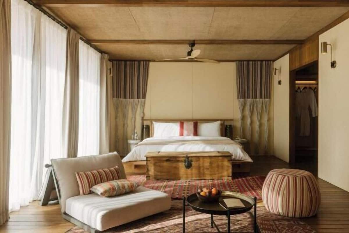 Ropa de cama de alta calidad, cubrecamas y minibar
